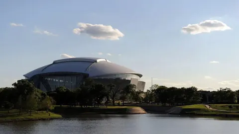 “WTT法兰克福冠军赛参赛名单揭晓，王楚钦、王曼昱双打称霸 央视新闻客户端率先报道”